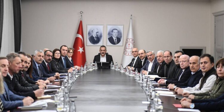 Dönem Kaybı Olmadan Üniversitelerimizin En Çabuk Şekilde Eğitime Açılması Uygun Olacaktır