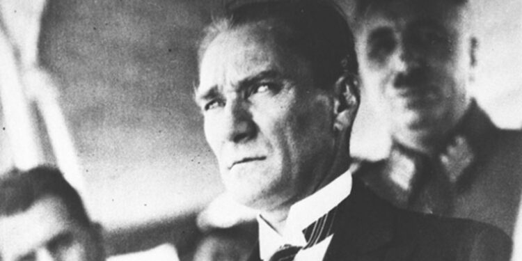 Atatürk Türkiye’dir!