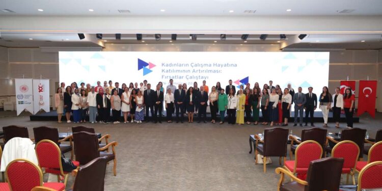Kadın Komisyonları Genel Koordinatörü Gül, “Kadınların Çalışma Hayatına Katılımının Artırılması Fırsatlar Çalıştayı”na Katıldı.