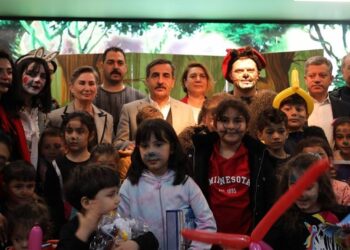 Depremzede Çocuklarımız Tiyatro Gösterisiyle Moral Buldu￼