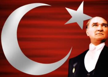 Atatürk, Türkiye’dir. Atatürk, Türk Milletidir.