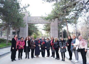 Türkiye Kamu-Sen Kadın Komisyonları Cebeci Askeri Şehitlik Mezarlığını Ziyaret Etti.