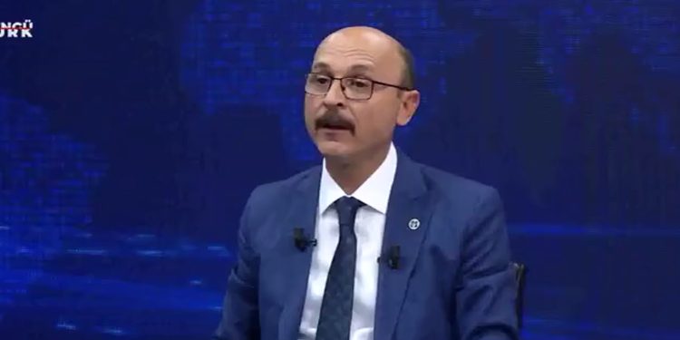 OKULLARDA ÖĞRENCİLERE SERBEST KIYAFET UYGULAMASIYLA 13 YIL KAYBETTİK!