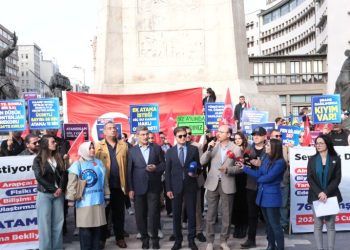 TÜRK EĞİTİM SEN ATAMASI YAPILMAYAN ÖĞRETMENLERİN EYLEMİNE DESTEK VERDİ.