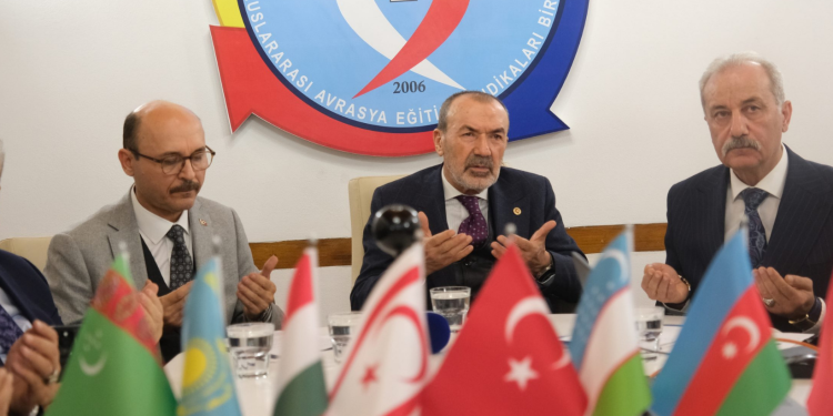 Türk Eğitim Sen Türkmen Gençlerin Umudu Oldu: Türk Eğitim-Sen’den Türkmeneli’ne Eğitim Köprüsü